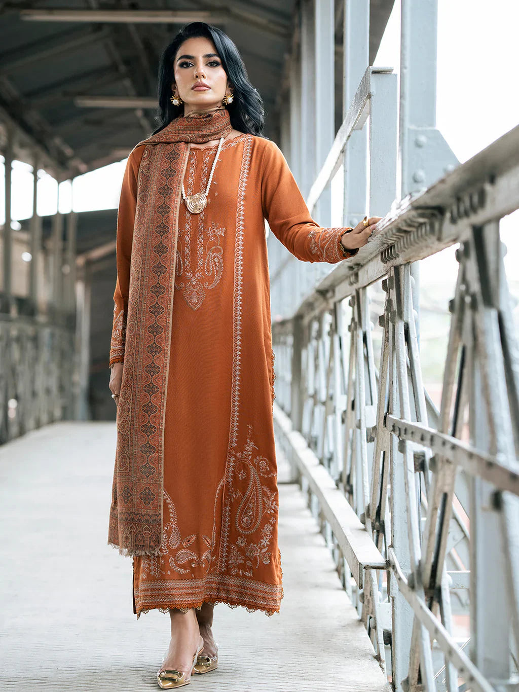 izel - Winter 3PC Dhanak Embroidered Suit - VL1262